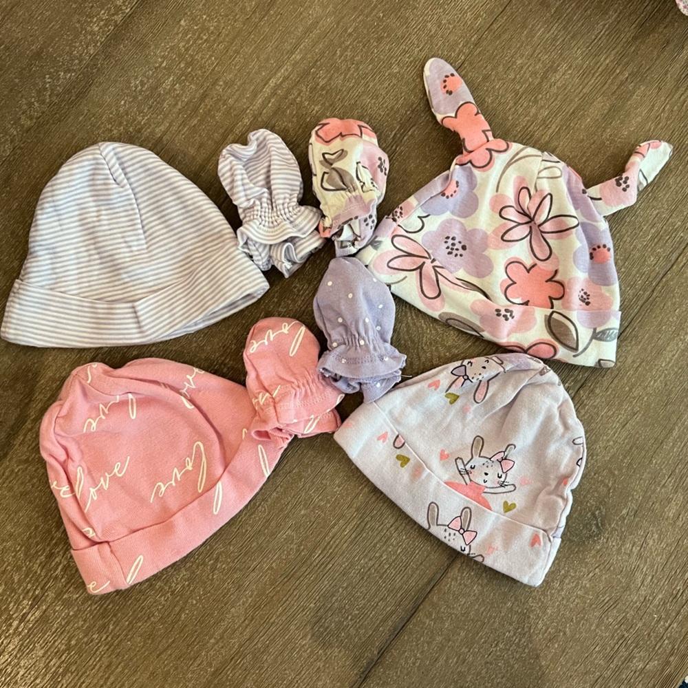 Baby infant 0-6 month hat and mittens set